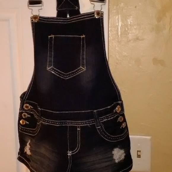 Almost famous Short All size 7 - Picture 1 of 3